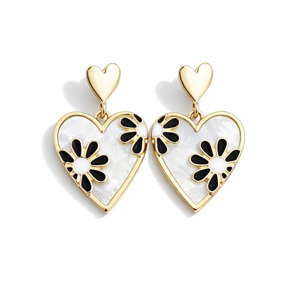 ⚜️ Elegant Heart Earrings